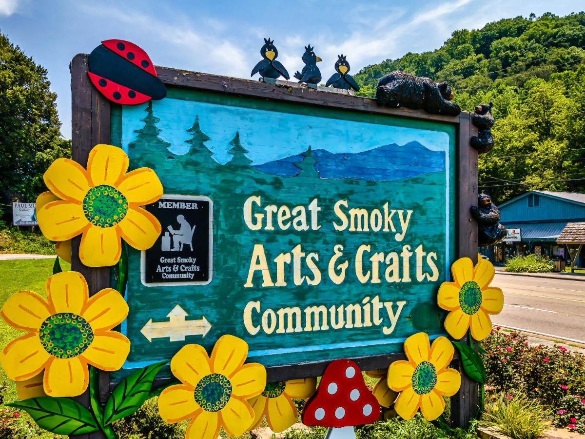 Fireflies And Moonshine Villa Gatlinburg Exterior photo