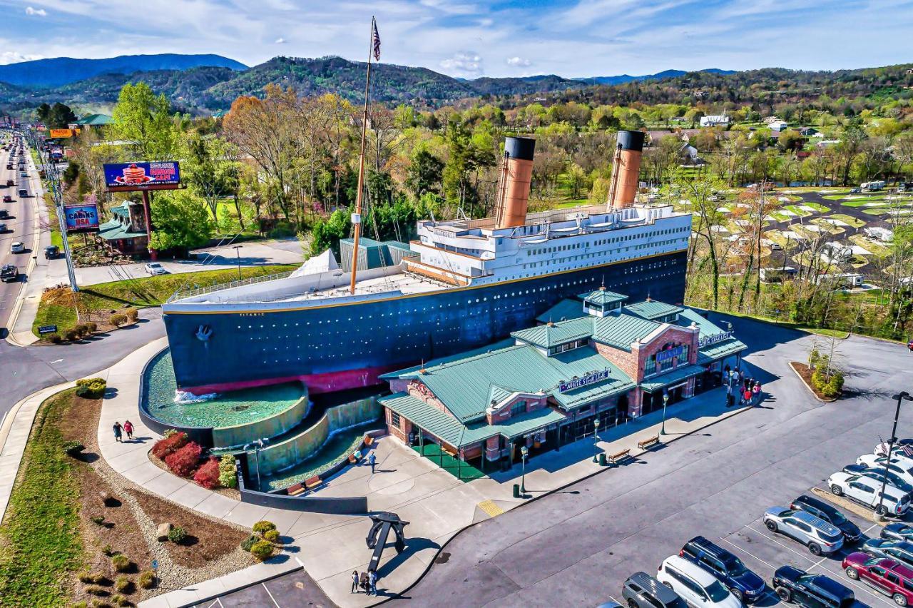 Fireflies And Moonshine Villa Gatlinburg Exterior photo